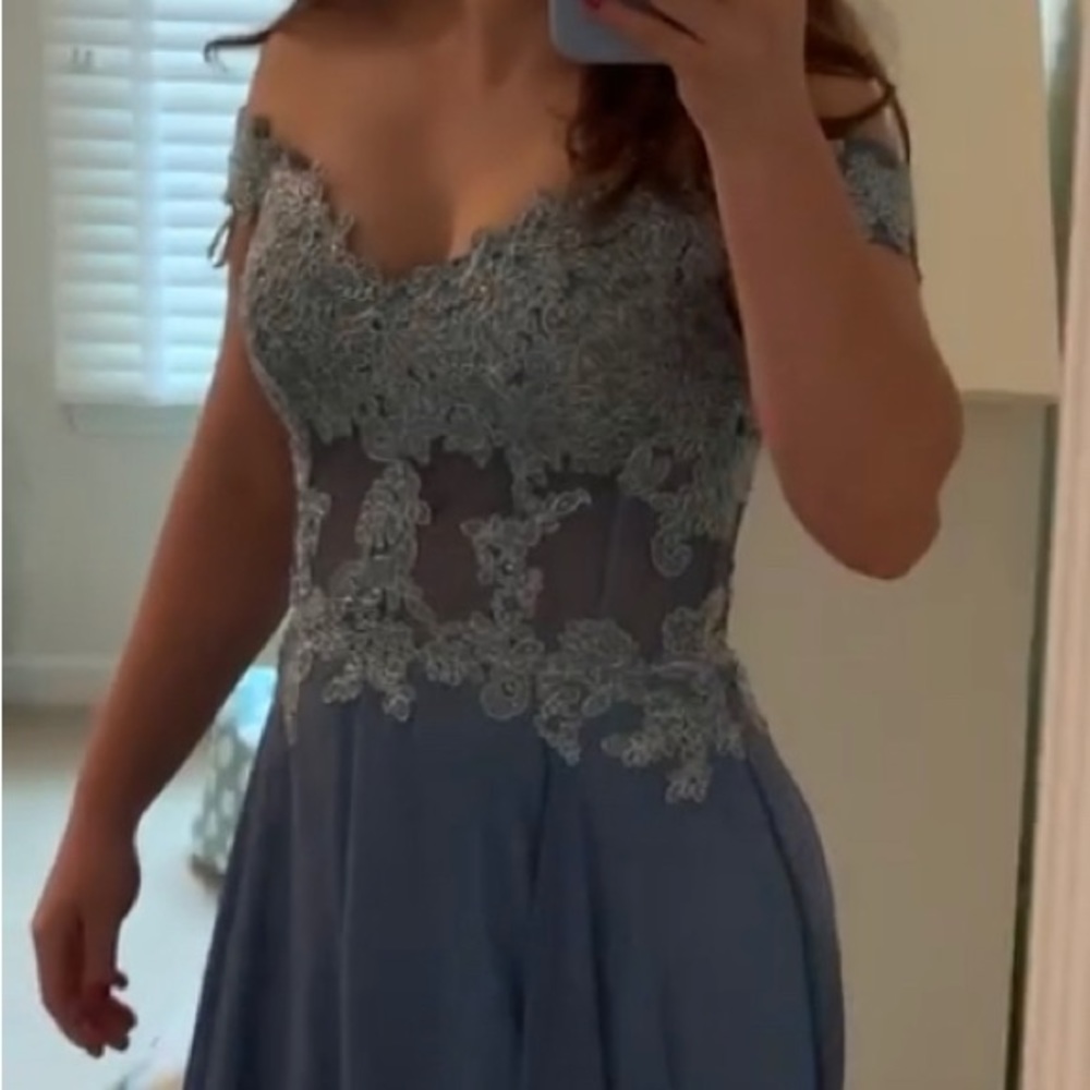 Stunning NWT Avery G Dress
